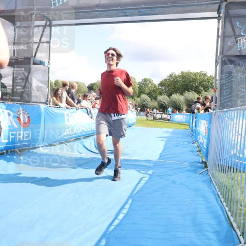 25.08.2024 - Elbe Triathlon Hamburg H.Heesch http://msf.ph/oto/6877614 25.08.2024 12:09:05 Ziel 501, 527, 1606, 1621, 1693, 1705 meine-sportfotos.de