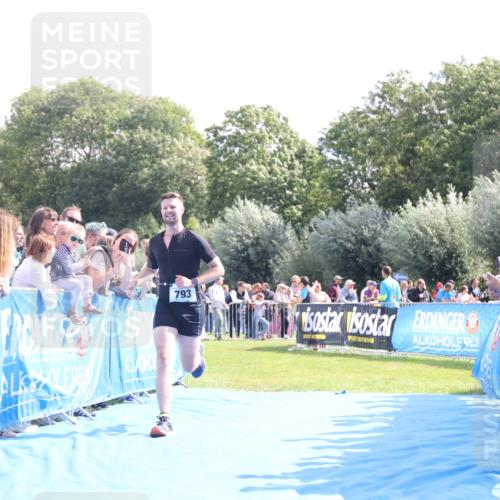 25.08.2024 - Elbe Triathlon Hamburg H.Heesch http://msf.ph/oto/6877631 25.08.2024 11:20:11 Ziel 619, 793 meine-sportfotos.de