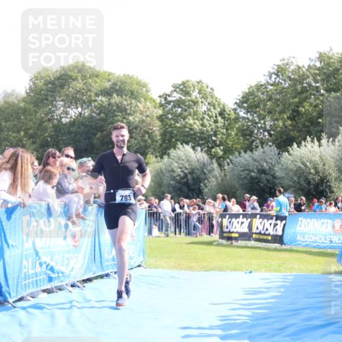 25.08.2024 - Elbe Triathlon Hamburg H.Heesch http://msf.ph/oto/6877646 25.08.2024 11:20:11 Ziel 619, 793 meine-sportfotos.de