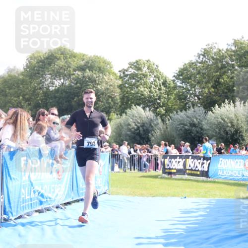 25.08.2024 - Elbe Triathlon Hamburg H.Heesch http://msf.ph/oto/6877649 25.08.2024 11:20:11 Ziel 619, 793 meine-sportfotos.de