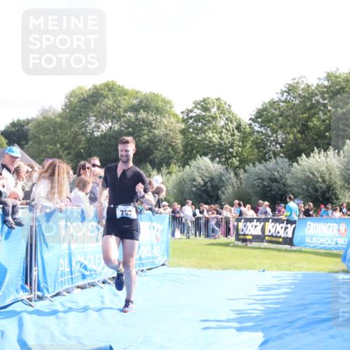 25.08.2024 - Elbe Triathlon Hamburg H.Heesch http://msf.ph/oto/6877663 25.08.2024 11:20:12 Ziel 619, 793 meine-sportfotos.de