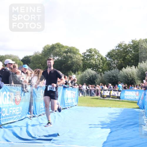 25.08.2024 - Elbe Triathlon Hamburg H.Heesch http://msf.ph/oto/6877676 25.08.2024 11:20:12 Ziel 619, 793 meine-sportfotos.de