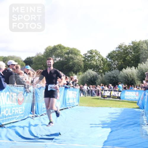 25.08.2024 - Elbe Triathlon Hamburg H.Heesch http://msf.ph/oto/6877679 25.08.2024 11:20:12 Ziel 619, 793 meine-sportfotos.de