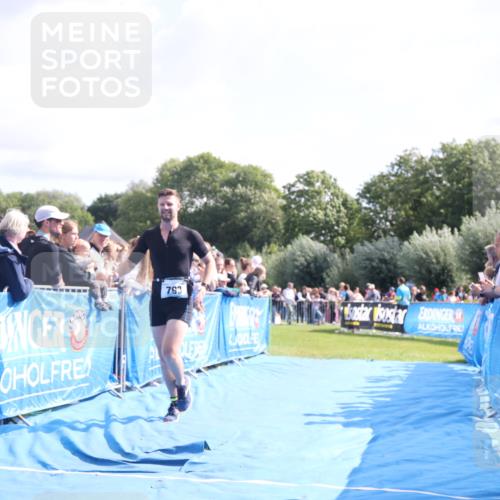 25.08.2024 - Elbe Triathlon Hamburg H.Heesch http://msf.ph/oto/6877681 25.08.2024 11:20:12 Ziel 619, 793 meine-sportfotos.de