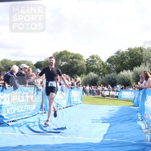 25.08.2024 - Elbe Triathlon Hamburg H.Heesch http://msf.ph/oto/6877688 25.08.2024 11:20:12 Ziel 619, 793 meine-sportfotos.de