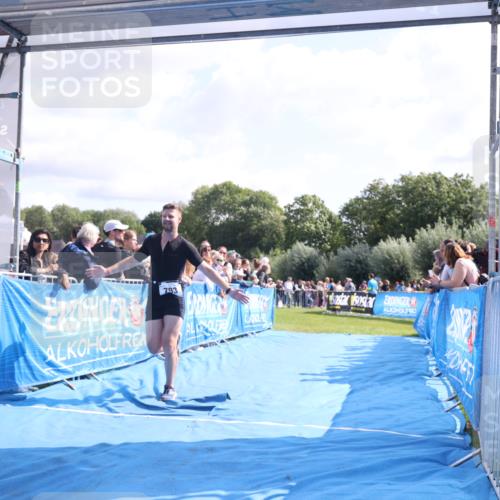25.08.2024 - Elbe Triathlon Hamburg H.Heesch http://msf.ph/oto/6877696 25.08.2024 11:20:12 Ziel 619, 793 meine-sportfotos.de