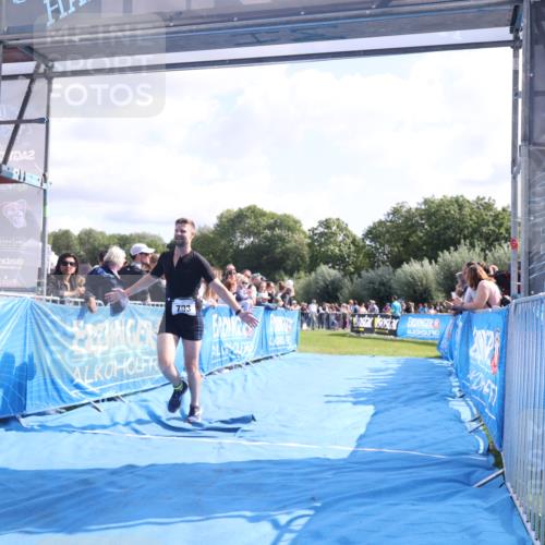 25.08.2024 - Elbe Triathlon Hamburg H.Heesch http://msf.ph/oto/6877699 25.08.2024 11:20:12 Ziel 619, 793 meine-sportfotos.de