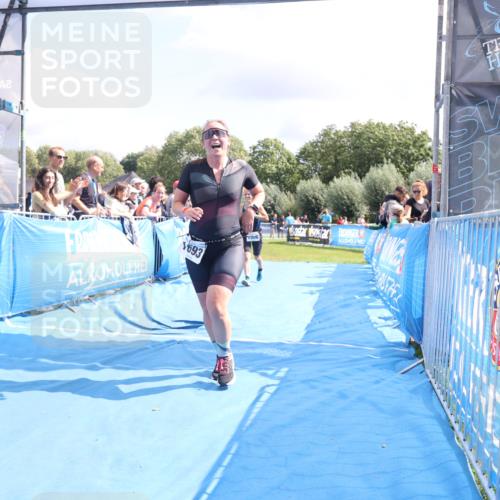 25.08.2024 - Elbe Triathlon Hamburg H.Heesch http://msf.ph/oto/6877711 25.08.2024 12:09:13 Ziel 1506, 1621, 1693 meine-sportfotos.de