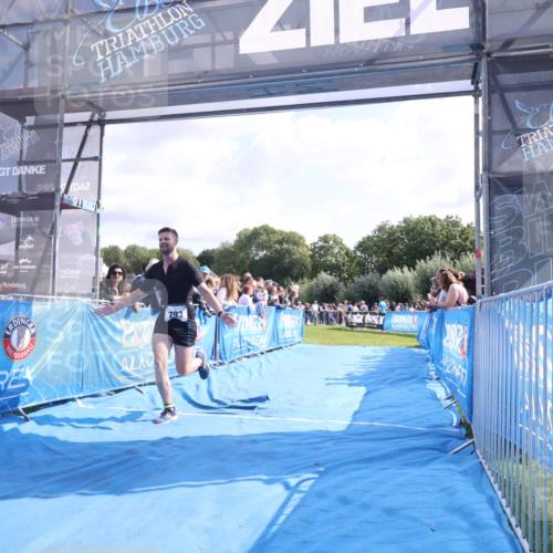 25.08.2024 - Elbe Triathlon Hamburg H.Heesch http://msf.ph/oto/6877712 25.08.2024 11:20:13 Ziel 619, 793 meine-sportfotos.de