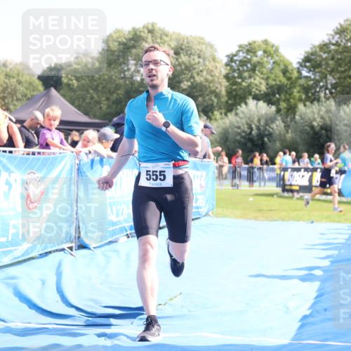 25.08.2024 - Elbe Triathlon Hamburg H.Heesch http://msf.ph/oto/6877724 25.08.2024 11:46:27 Ziel 516, 555 meine-sportfotos.de