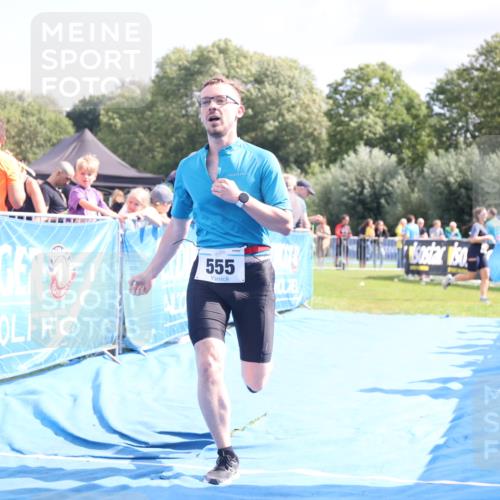 25.08.2024 - Elbe Triathlon Hamburg H.Heesch http://msf.ph/oto/6877727 25.08.2024 11:46:27 Ziel 516, 555 meine-sportfotos.de