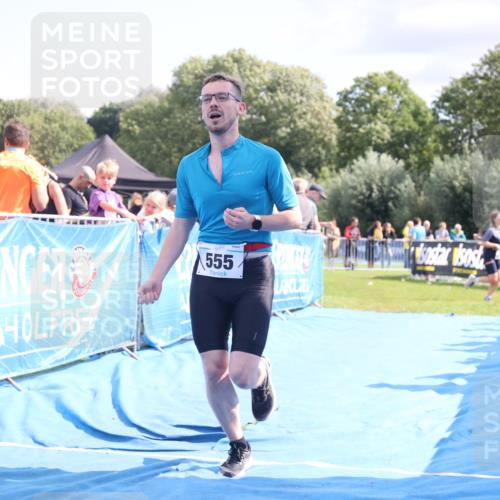 25.08.2024 - Elbe Triathlon Hamburg H.Heesch http://msf.ph/oto/6877730 25.08.2024 11:46:27 Ziel 516, 555 meine-sportfotos.de