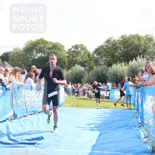 25.08.2024 - Elbe Triathlon Hamburg H.Heesch http://msf.ph/oto/6877734 25.08.2024 11:20:26 Ziel 213, 637 meine-sportfotos.de