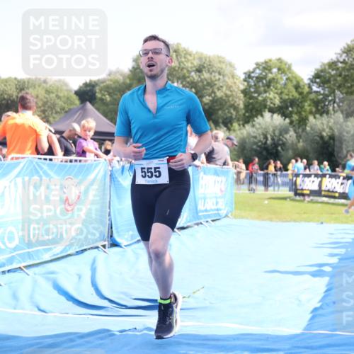 25.08.2024 - Elbe Triathlon Hamburg H.Heesch http://msf.ph/oto/6877736 25.08.2024 11:46:28 Ziel 516, 555 meine-sportfotos.de