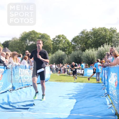 25.08.2024 - Elbe Triathlon Hamburg H.Heesch http://msf.ph/oto/6877737 25.08.2024 11:20:26 Ziel 213, 637 meine-sportfotos.de