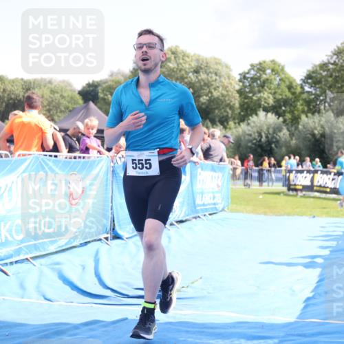 25.08.2024 - Elbe Triathlon Hamburg H.Heesch http://msf.ph/oto/6877739 25.08.2024 11:46:28 Ziel 516, 555 meine-sportfotos.de