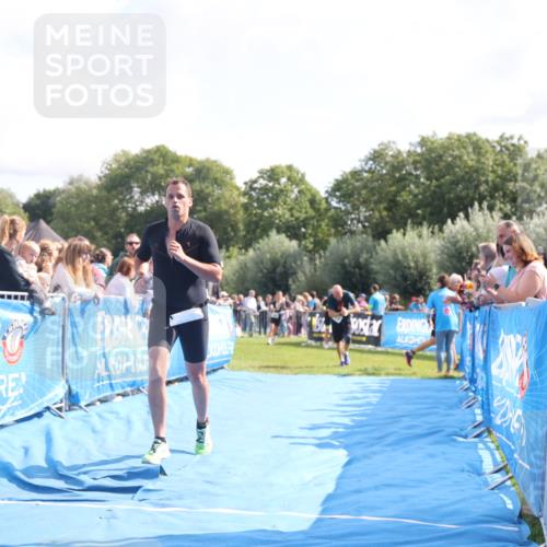 25.08.2024 - Elbe Triathlon Hamburg H.Heesch http://msf.ph/oto/6877740 25.08.2024 11:20:27 Ziel 213, 637 meine-sportfotos.de
