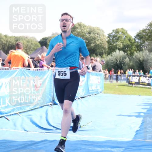 25.08.2024 - Elbe Triathlon Hamburg H.Heesch http://msf.ph/oto/6877742 25.08.2024 11:46:28 Ziel 516, 555 meine-sportfotos.de