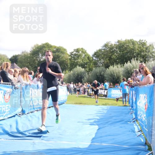 25.08.2024 - Elbe Triathlon Hamburg H.Heesch http://msf.ph/oto/6877744 25.08.2024 11:20:27 Ziel 213, 637 meine-sportfotos.de