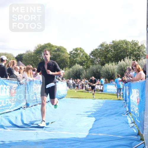 25.08.2024 - Elbe Triathlon Hamburg H.Heesch http://msf.ph/oto/6877748 25.08.2024 11:20:27 Ziel 213, 637 meine-sportfotos.de