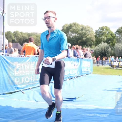 25.08.2024 - Elbe Triathlon Hamburg H.Heesch http://msf.ph/oto/6877753 25.08.2024 11:46:28 Ziel 516, 555 meine-sportfotos.de