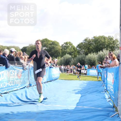 25.08.2024 - Elbe Triathlon Hamburg H.Heesch http://msf.ph/oto/6877763 25.08.2024 11:20:27 Ziel 213, 637 meine-sportfotos.de
