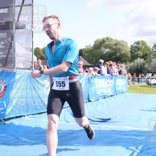 25.08.2024 - Elbe Triathlon Hamburg H.Heesch http://msf.ph/oto/6877766 25.08.2024 11:46:28 Ziel 516, 555 meine-sportfotos.de