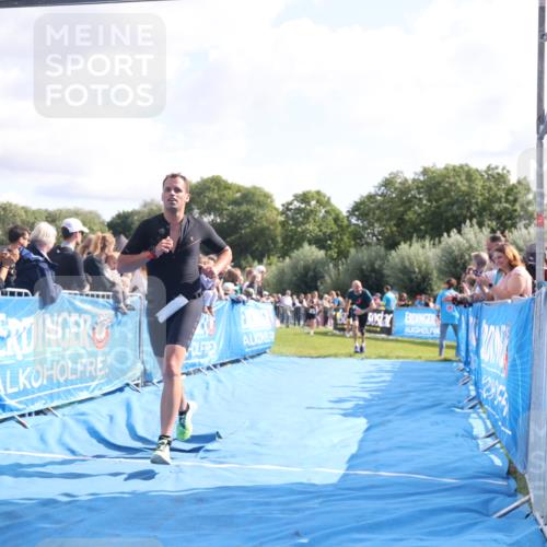 25.08.2024 - Elbe Triathlon Hamburg H.Heesch http://msf.ph/oto/6877767 25.08.2024 11:20:27 Ziel 213, 637 meine-sportfotos.de
