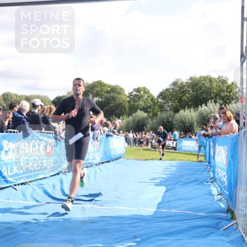 25.08.2024 - Elbe Triathlon Hamburg H.Heesch http://msf.ph/oto/6877770 25.08.2024 11:20:27 Ziel 213, 637 meine-sportfotos.de