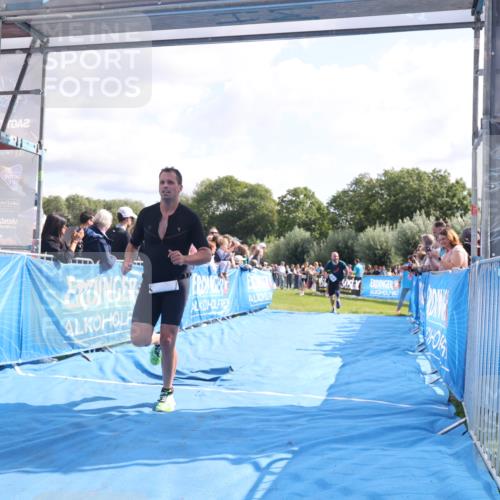 25.08.2024 - Elbe Triathlon Hamburg H.Heesch http://msf.ph/oto/6877779 25.08.2024 11:20:27 Ziel 213, 637 meine-sportfotos.de