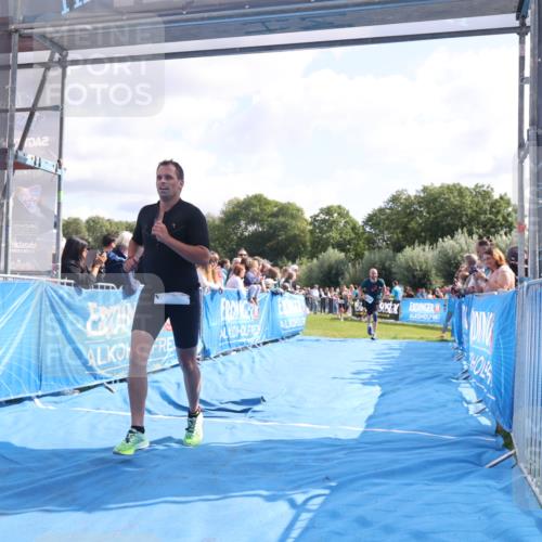 25.08.2024 - Elbe Triathlon Hamburg H.Heesch http://msf.ph/oto/6877784 25.08.2024 11:20:27 Ziel 213, 637 meine-sportfotos.de
