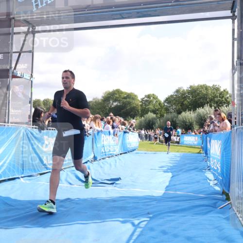 25.08.2024 - Elbe Triathlon Hamburg H.Heesch http://msf.ph/oto/6877790 25.08.2024 11:20:27 Ziel 213, 637 meine-sportfotos.de