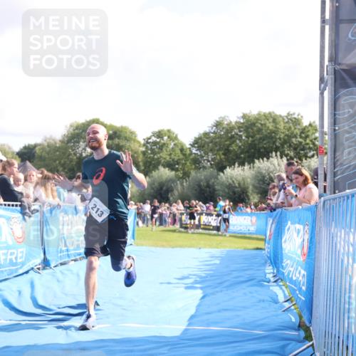25.08.2024 - Elbe Triathlon Hamburg H.Heesch http://msf.ph/oto/6877815 25.08.2024 11:20:30 Ziel 213, 351, 605, 637 meine-sportfotos.de