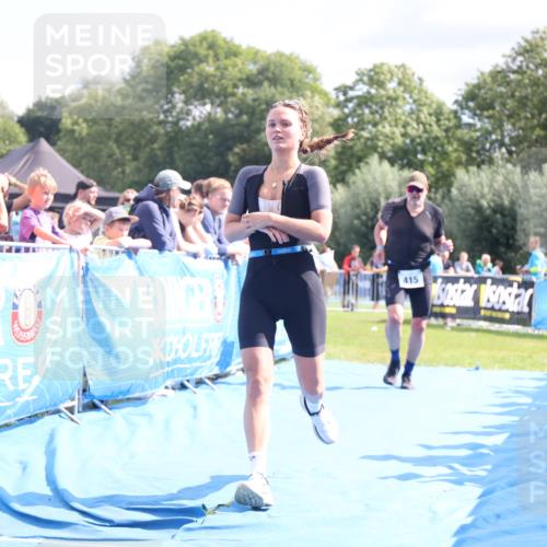 25.08.2024 - Elbe Triathlon Hamburg H.Heesch http://msf.ph/oto/6877910 25.08.2024 11:47:02 Ziel 415, 488, 1452 meine-sportfotos.de