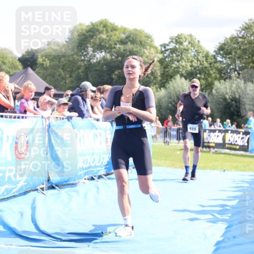25.08.2024 - Elbe Triathlon Hamburg H.Heesch http://msf.ph/oto/6877913 25.08.2024 11:47:02 Ziel 415, 488, 1452 meine-sportfotos.de