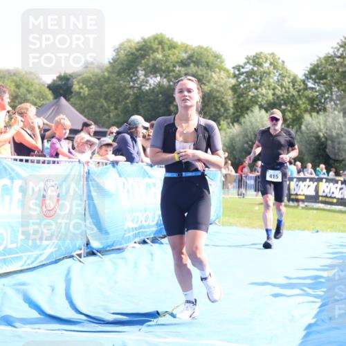 25.08.2024 - Elbe Triathlon Hamburg H.Heesch http://msf.ph/oto/6877916 25.08.2024 11:47:02 Ziel 415, 488, 1452 meine-sportfotos.de