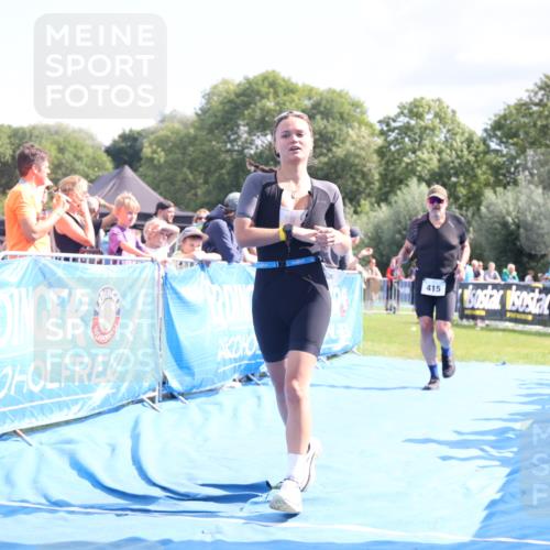 25.08.2024 - Elbe Triathlon Hamburg H.Heesch http://msf.ph/oto/6877921 25.08.2024 11:47:03 Ziel 415, 488, 1452 meine-sportfotos.de