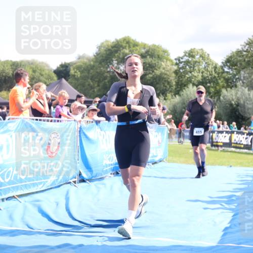 25.08.2024 - Elbe Triathlon Hamburg H.Heesch http://msf.ph/oto/6877923 25.08.2024 11:47:03 Ziel 415, 488, 1452 meine-sportfotos.de