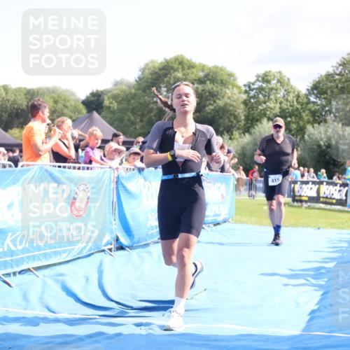 25.08.2024 - Elbe Triathlon Hamburg H.Heesch http://msf.ph/oto/6877924 25.08.2024 11:47:03 Ziel 415, 488, 1452 meine-sportfotos.de