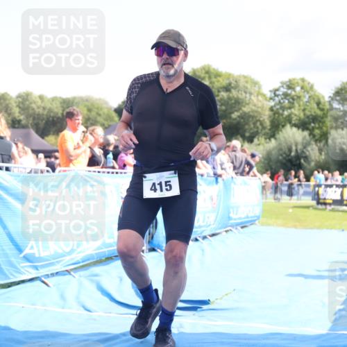 25.08.2024 - Elbe Triathlon Hamburg H.Heesch http://msf.ph/oto/6877982 25.08.2024 11:47:05 Ziel 415, 488, 1452 meine-sportfotos.de