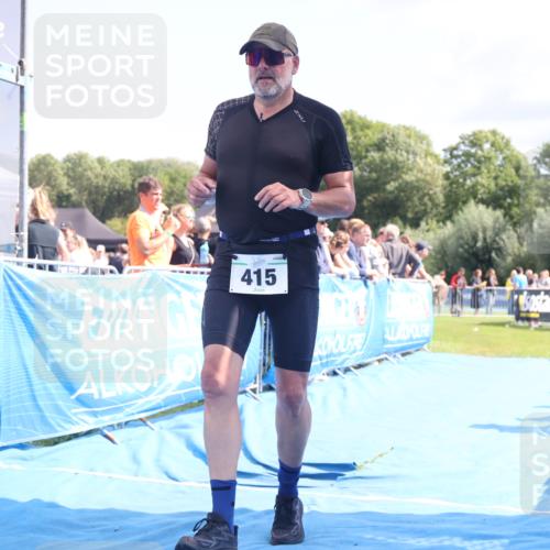 25.08.2024 - Elbe Triathlon Hamburg H.Heesch http://msf.ph/oto/6877986 25.08.2024 11:47:05 Ziel 415, 488, 1452 meine-sportfotos.de