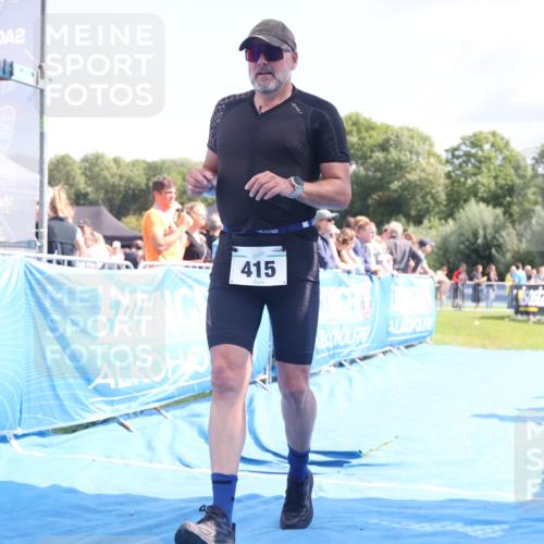 25.08.2024 - Elbe Triathlon Hamburg H.Heesch http://msf.ph/oto/6877988 25.08.2024 11:47:05 Ziel 415, 488, 1452 meine-sportfotos.de