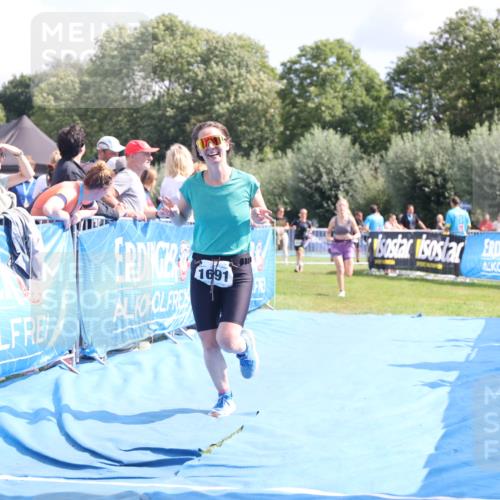 25.08.2024 - Elbe Triathlon Hamburg H.Heesch http://msf.ph/oto/6877997 25.08.2024 12:09:38 Ziel 518, 1653, 1691 meine-sportfotos.de
