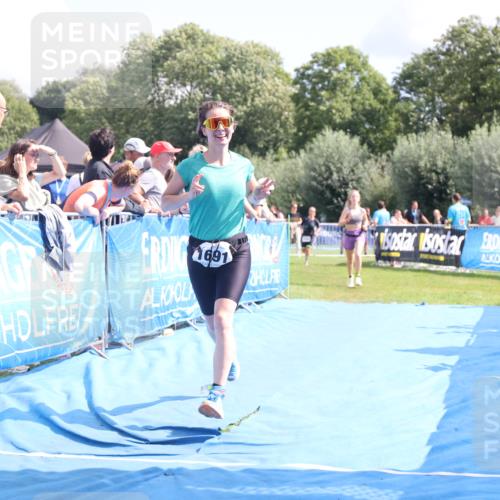 25.08.2024 - Elbe Triathlon Hamburg H.Heesch http://msf.ph/oto/6878003 25.08.2024 12:09:38 Ziel 518, 1653, 1691 meine-sportfotos.de