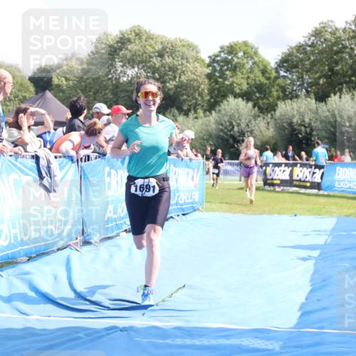 25.08.2024 - Elbe Triathlon Hamburg H.Heesch http://msf.ph/oto/6878005 25.08.2024 12:09:38 Ziel 518, 1653, 1691 meine-sportfotos.de