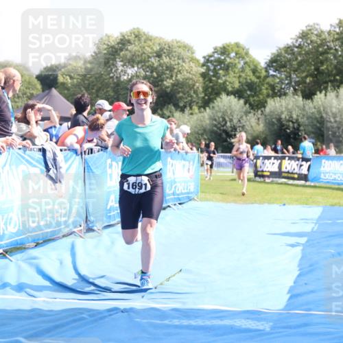 25.08.2024 - Elbe Triathlon Hamburg H.Heesch http://msf.ph/oto/6878007 25.08.2024 12:09:38 Ziel 518, 1653, 1691 meine-sportfotos.de