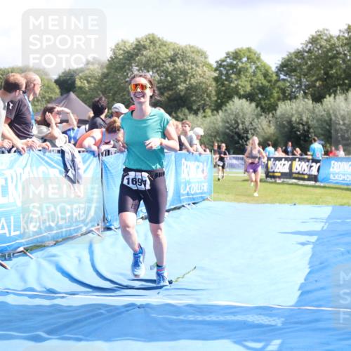 25.08.2024 - Elbe Triathlon Hamburg H.Heesch http://msf.ph/oto/6878010 25.08.2024 12:09:38 Ziel 518, 1653, 1691 meine-sportfotos.de