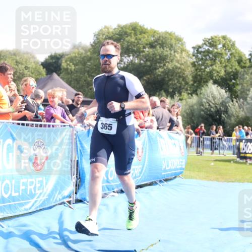 25.08.2024 - Elbe Triathlon Hamburg H.Heesch http://msf.ph/oto/6878013 25.08.2024 11:47:20 Ziel 365 meine-sportfotos.de