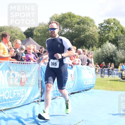 25.08.2024 - Elbe Triathlon Hamburg H.Heesch http://msf.ph/oto/6878015 25.08.2024 11:47:20 Ziel 365 meine-sportfotos.de