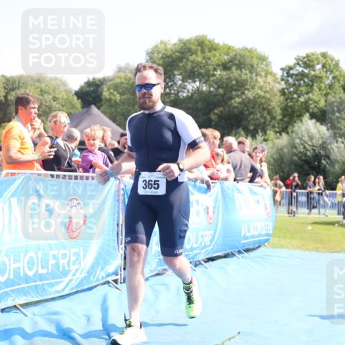 25.08.2024 - Elbe Triathlon Hamburg H.Heesch http://msf.ph/oto/6878016 25.08.2024 11:47:20 Ziel 365 meine-sportfotos.de